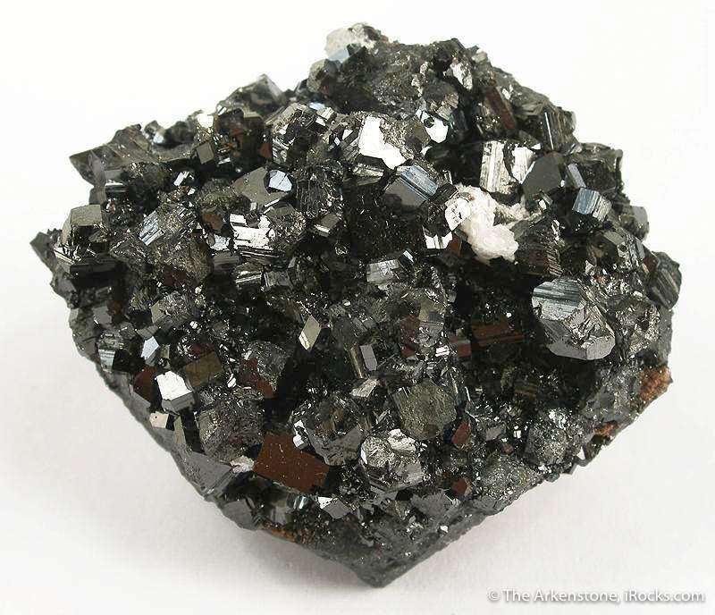 Марганец o2. Браунит минерал. Браунит формула. Минералы марганца. Камень Бераунит минерал.
