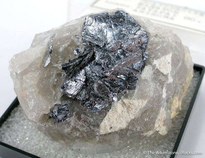Molybdenite in Quartz