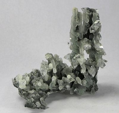 Apophyllite-(Kf), Quartz (Var: Chalcedony)