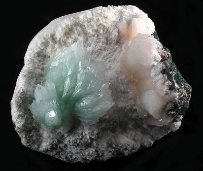 Apophyllite-(Kf), Stilbite-Ca, Quartz