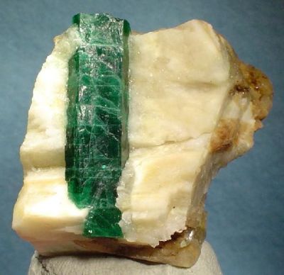 Beryl (Var: Emerald), Quartz