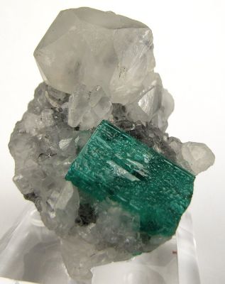 Beryl (Var: Emerald), Calcite