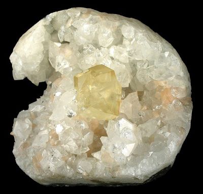 Calcite, Apophyllite-(Kf), Stilbite-Ca