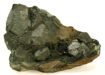 Clinochlore (Var: Ripidolite), Almandine