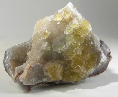 Fluorite, Quartz (Var: Chalcedony)