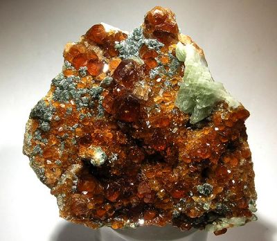 Grossular (Var: Hessonite), Clinochlore, Diopside
