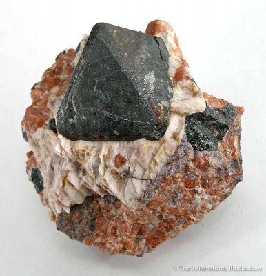Franklinite in Willemite, Zincite, and Calcite