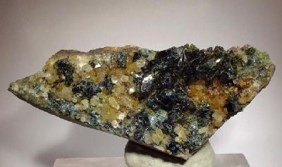 Lazulite, Quartz