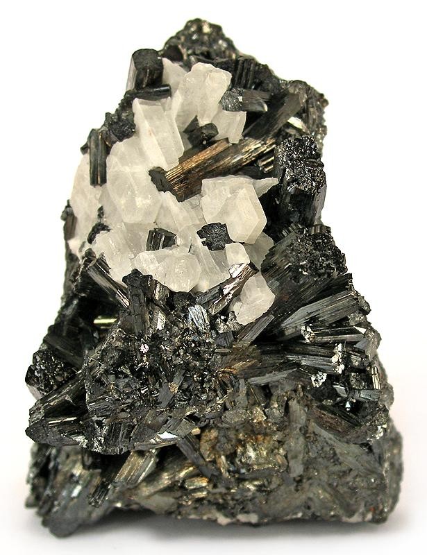 Манганит калия. Манганит минерал. Манганит минерал фото. Бурая марганцевая руда манганит.