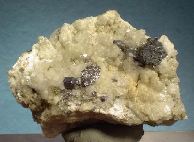Pyrargyrite, Calcite