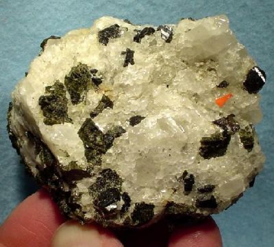 Pyrochlore, Vesuvianite, Phlogopite, Calcite