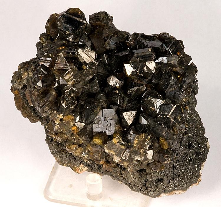 Minerals zinc. Галенит сфалерит минерал. Минералы сульфиды сфалерит. Сфалерит друза. Сфалерит (цинковая обманка).