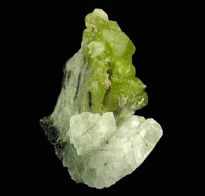Titanite, Actinolite (Var: Byssolite), Adularia
