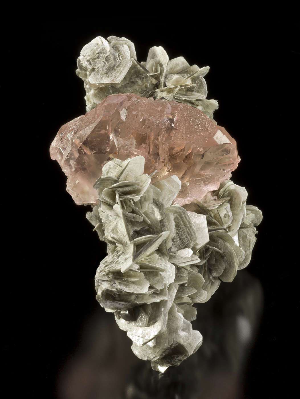 Fluorite (Spinel Twin) on Muscovite - J12-515 - Nagar - Pakistan ...