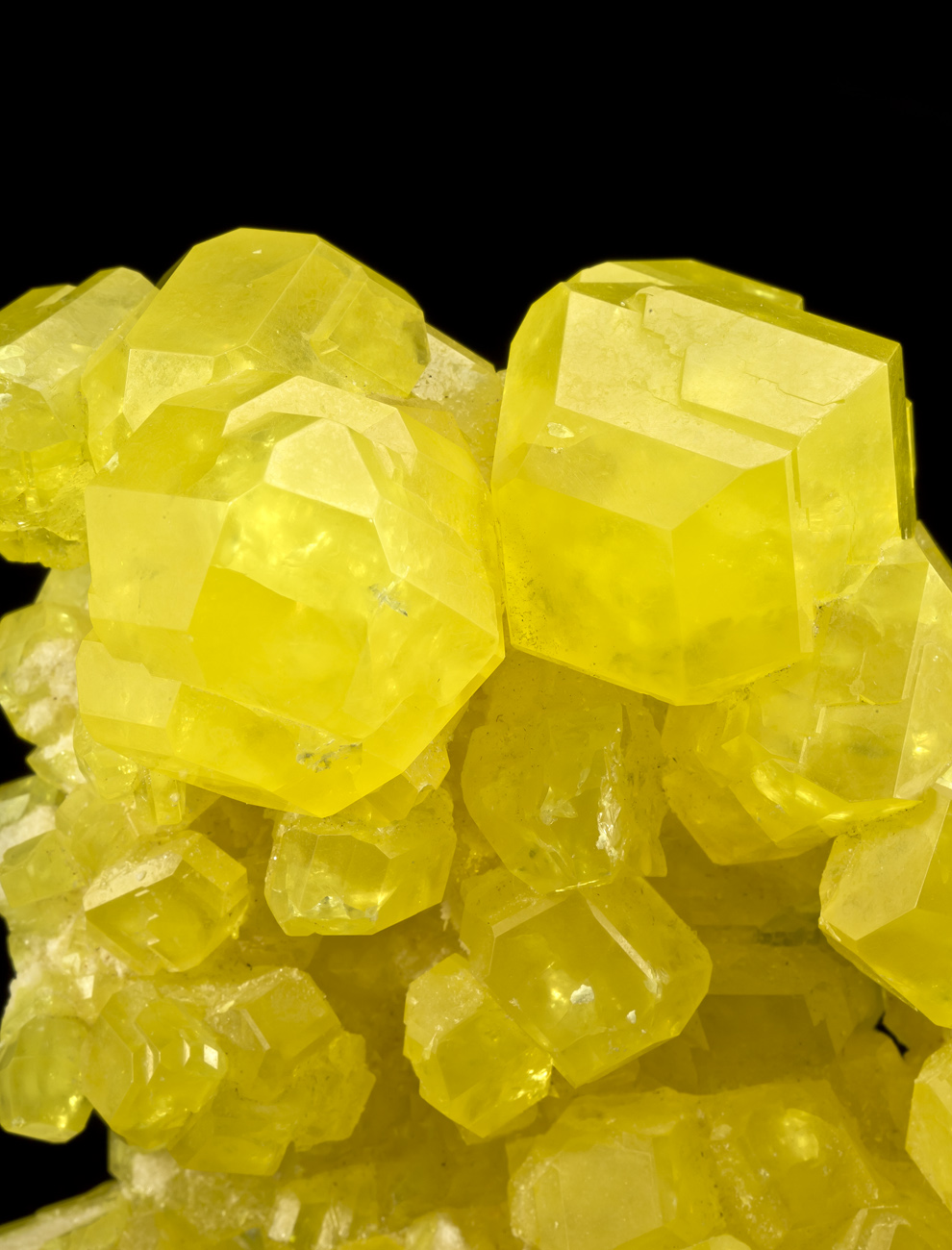 Вещество желтого цвета какая сера. Сера / sulfur (s). Желтый Кристалл. Желтый камень. Желтые Кристаллы химия.