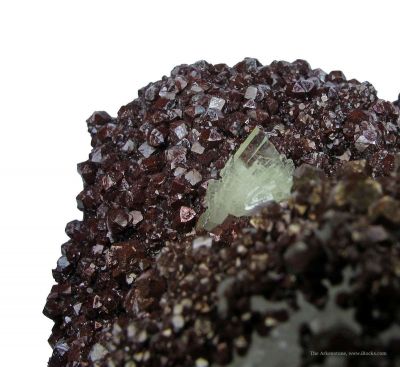 Pyrite and Baryte on Calcite