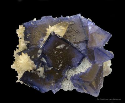 Fluorite and Calcite With Baryte, on Sphalerite