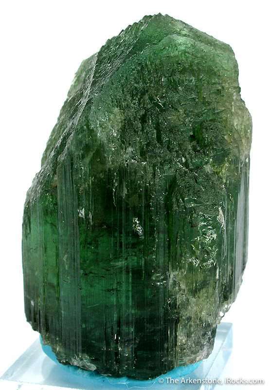 Зеленый турмалин камень. Турмалин (верделит). Зеленый турмалин Кристалл. _Турмалины зеленые верделиты. Турмалин силикат.