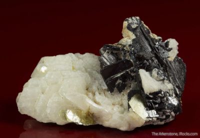 Tantalite-(Fe) with Cassiterite, Albite and Muscovite