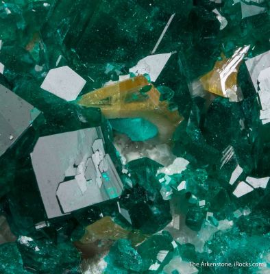 Dioptase with Wulfenite and Molybdofornacite