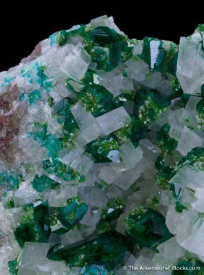 Dioptase with Duftite on Calcite