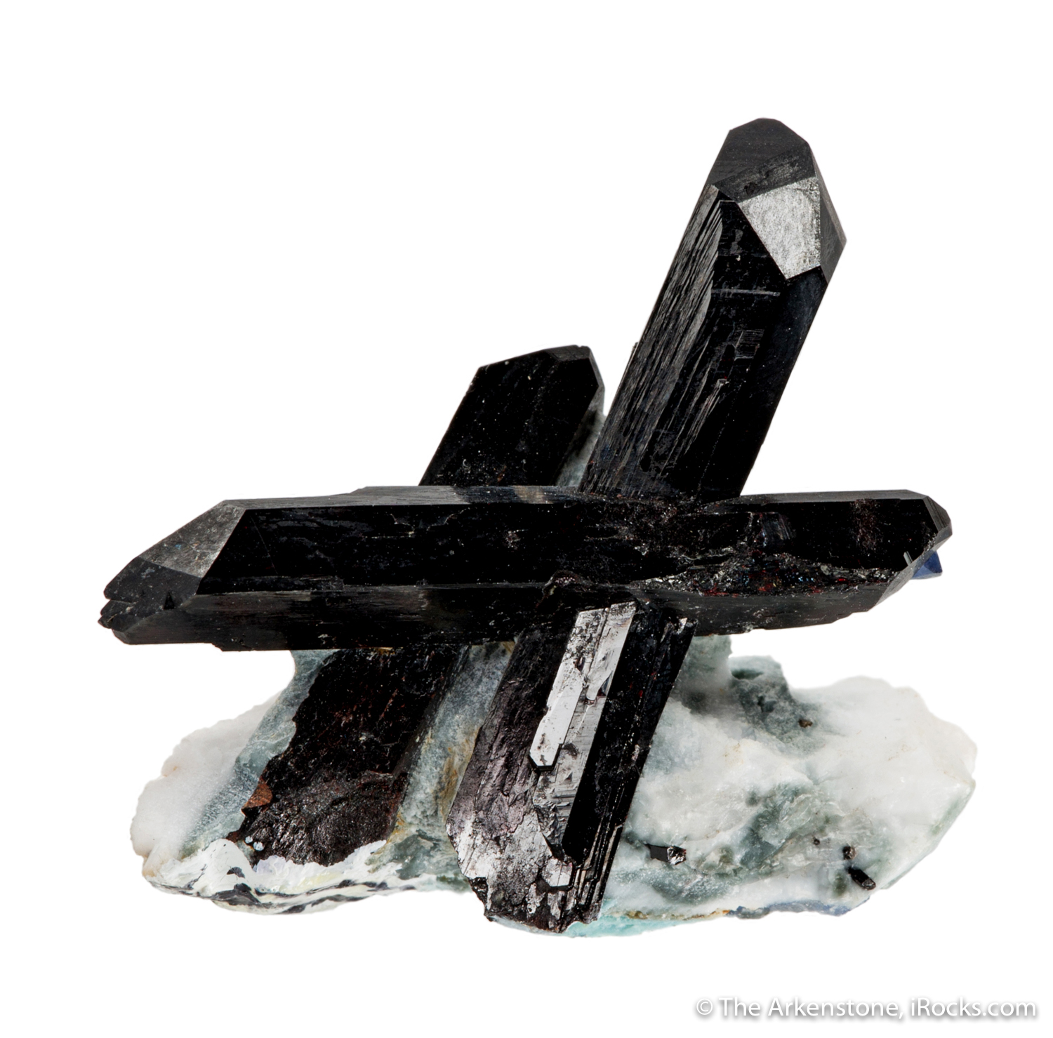 16 Amazing Black Gems, Minerals, Crystals, and Rocks (Photos)